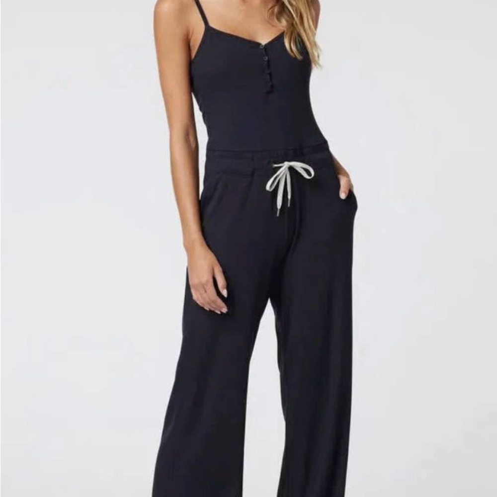 Vuori Women’s jumpsuit Pose Henley size small